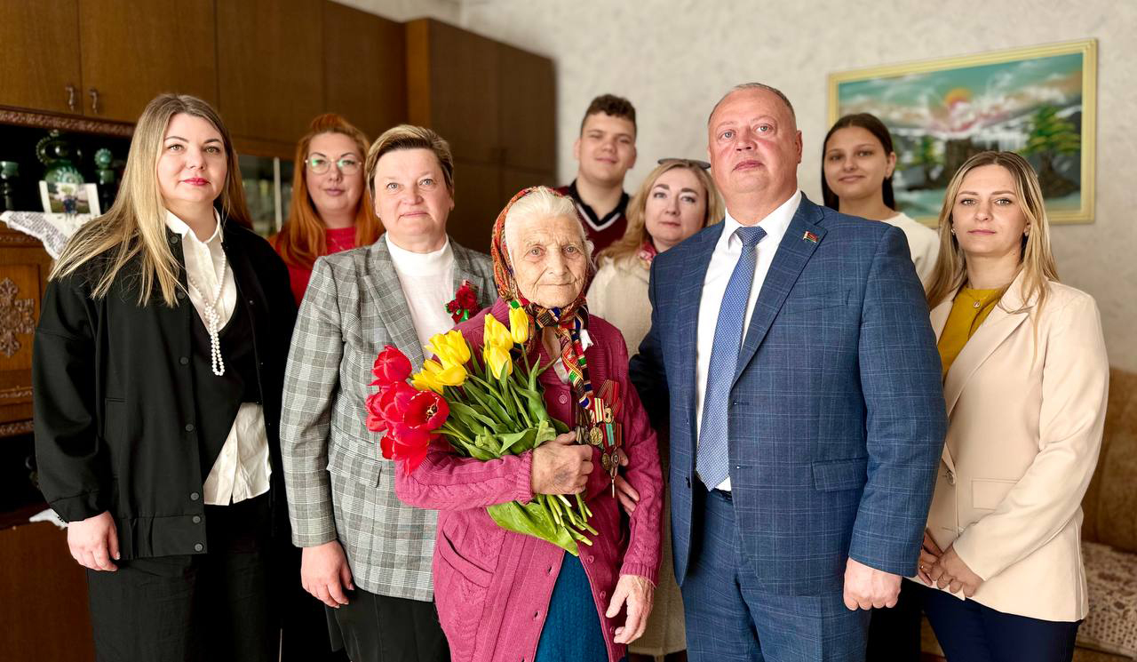 В преддверии 80-летия Победы в Могилевском районе чествуют ветеранов Великой Отечественной войны