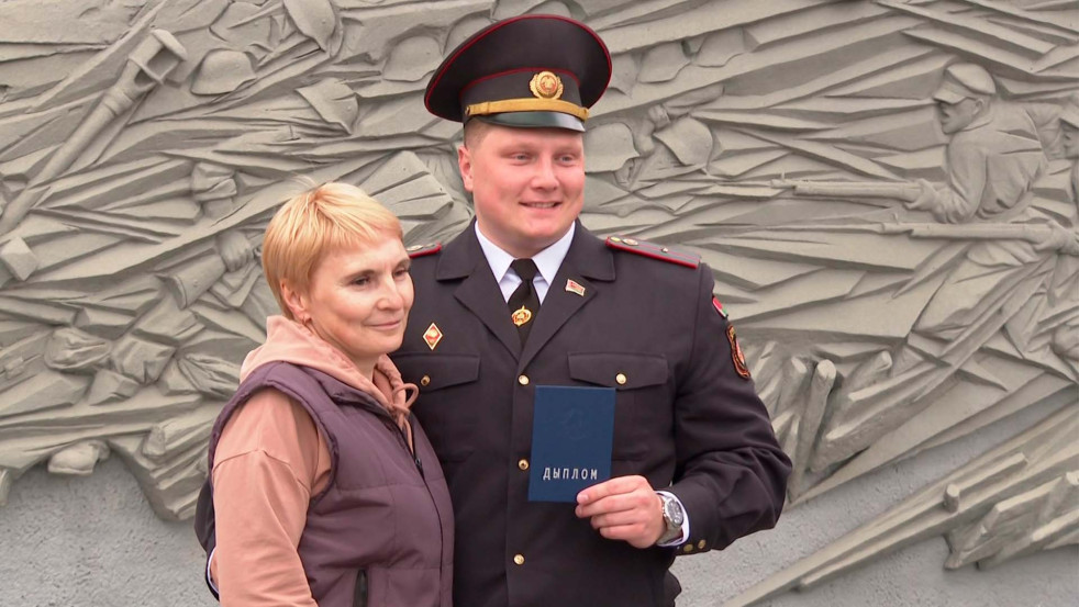 Служение Родине: 94 курсанта Могилевского института МВД получили дипломы о высшем образовании. Видео