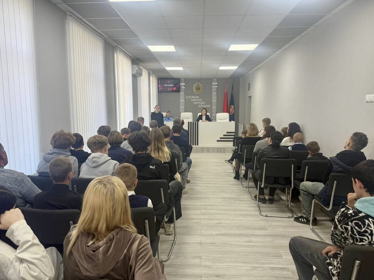 В Могилевском РОВД организовали круглый стол с подростками по вопросам киберпреступлений, мошенничеству, незаконному обороту наркотических средств