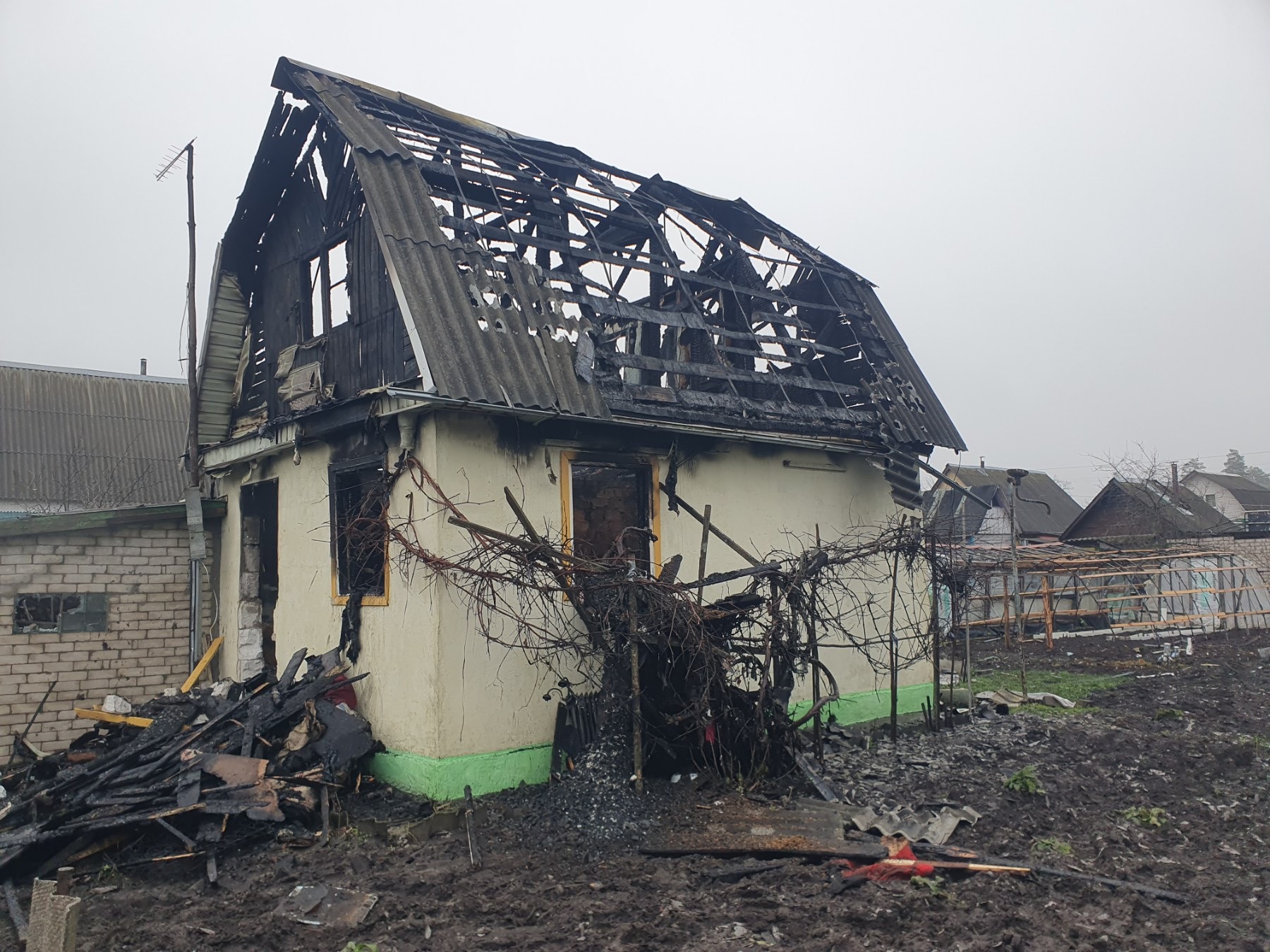 «Там открытое пламя! Внутри мама!»: на пожаре в Могилевском районе погибла женщина