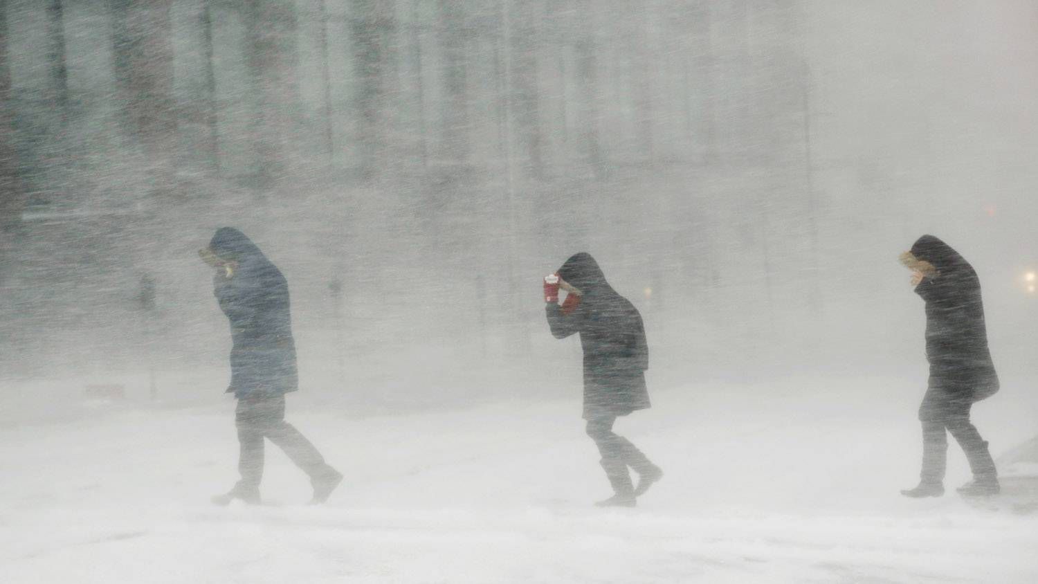 Ожидается ухудшение погодных условий. Избегайте нахождения под проводами воздушных линий электропередачи