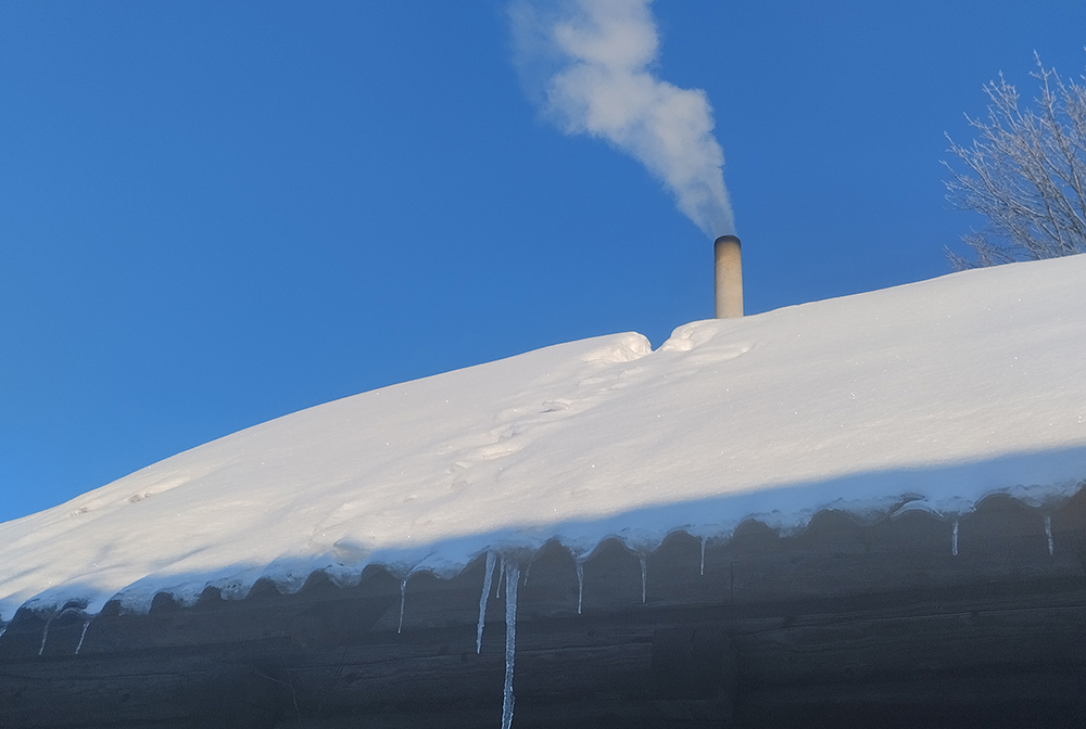 МЧС рекомендует очищать кровли домов от снега во избежание несчастных случаев