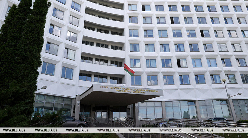 Сколько может трудиться подросток на каникулах и в течение учебного года, рассказал эксперт