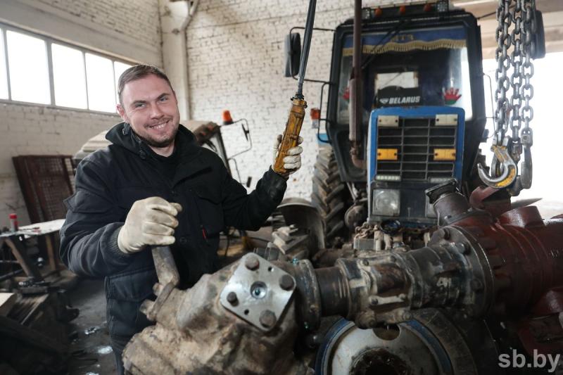 В Могилевской области полевые работы идут широким фронтом — аграрии не выбиваются из графика даже в непогоду