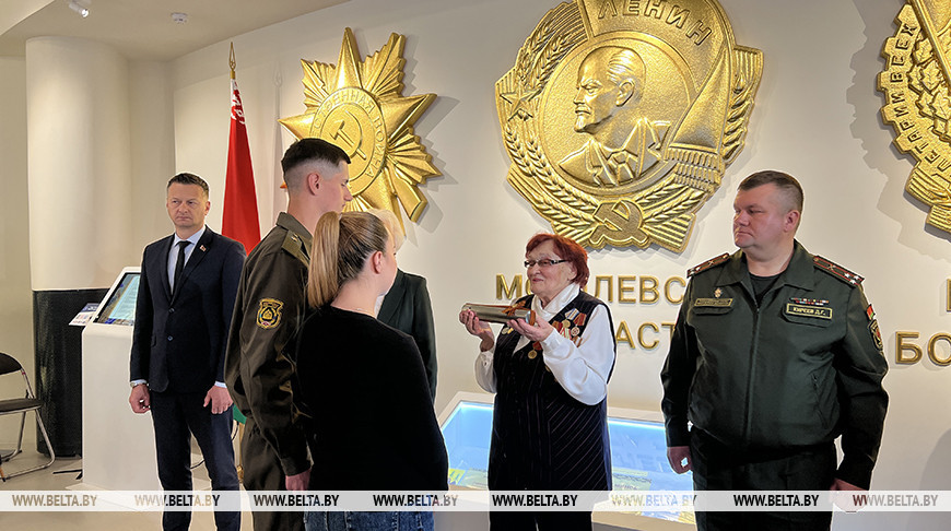 Капсула с посланием ветеранов ВОВ передана в Музей Славы Могилевщины до 2045 года