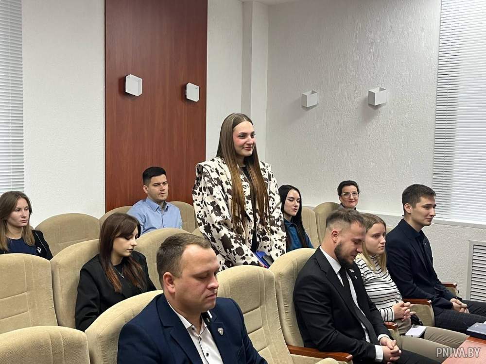 Первое заседание Совета работающей молодежи в Могилевском райисполкоме