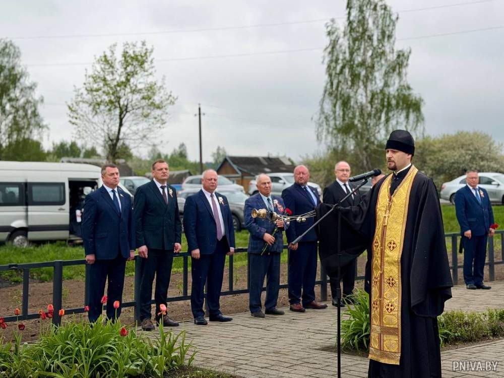 Обновленный воинский мемориал открыли в деревне Селец 