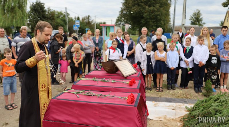 Останки 4 воинов Красной Армии перезахоронили в деревне Севостьяновичи