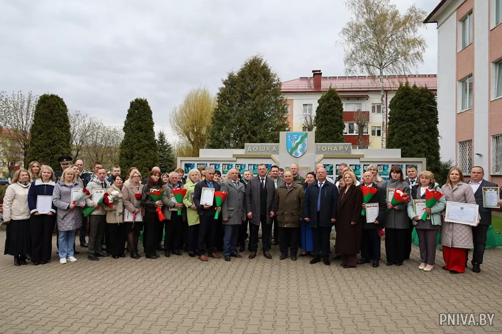 В Могилевском районе обновили Доску почета